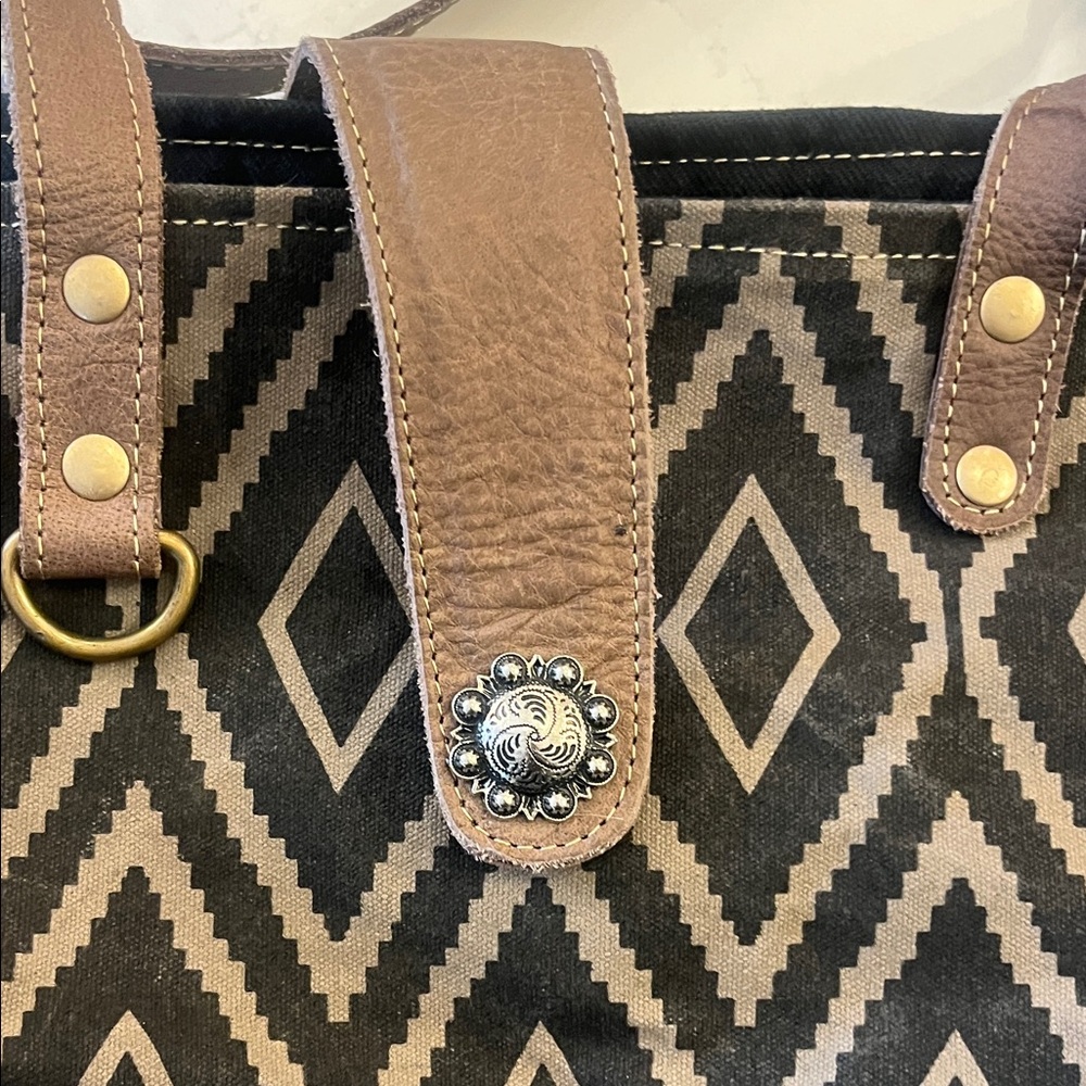 Weekender Cosmopolitan Myra Bag - image 5